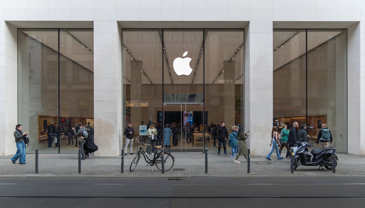 Apple Store storefront with glass facade
